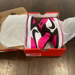 NIB Nike Court Borough Mid 2 BG Size 4Y/Women 5.5 Black Fierce Pink